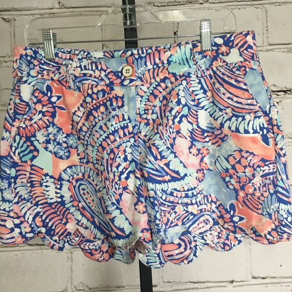 Crown & Ivy Shelby Scalloped Shorts Size 6